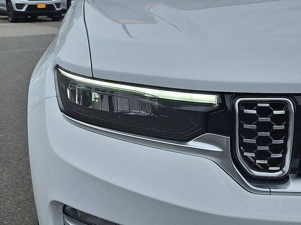 Certified 2025 Jeep Grand Cherokee Summit w/ Luxury Tech Group V AWD/4WD image 9