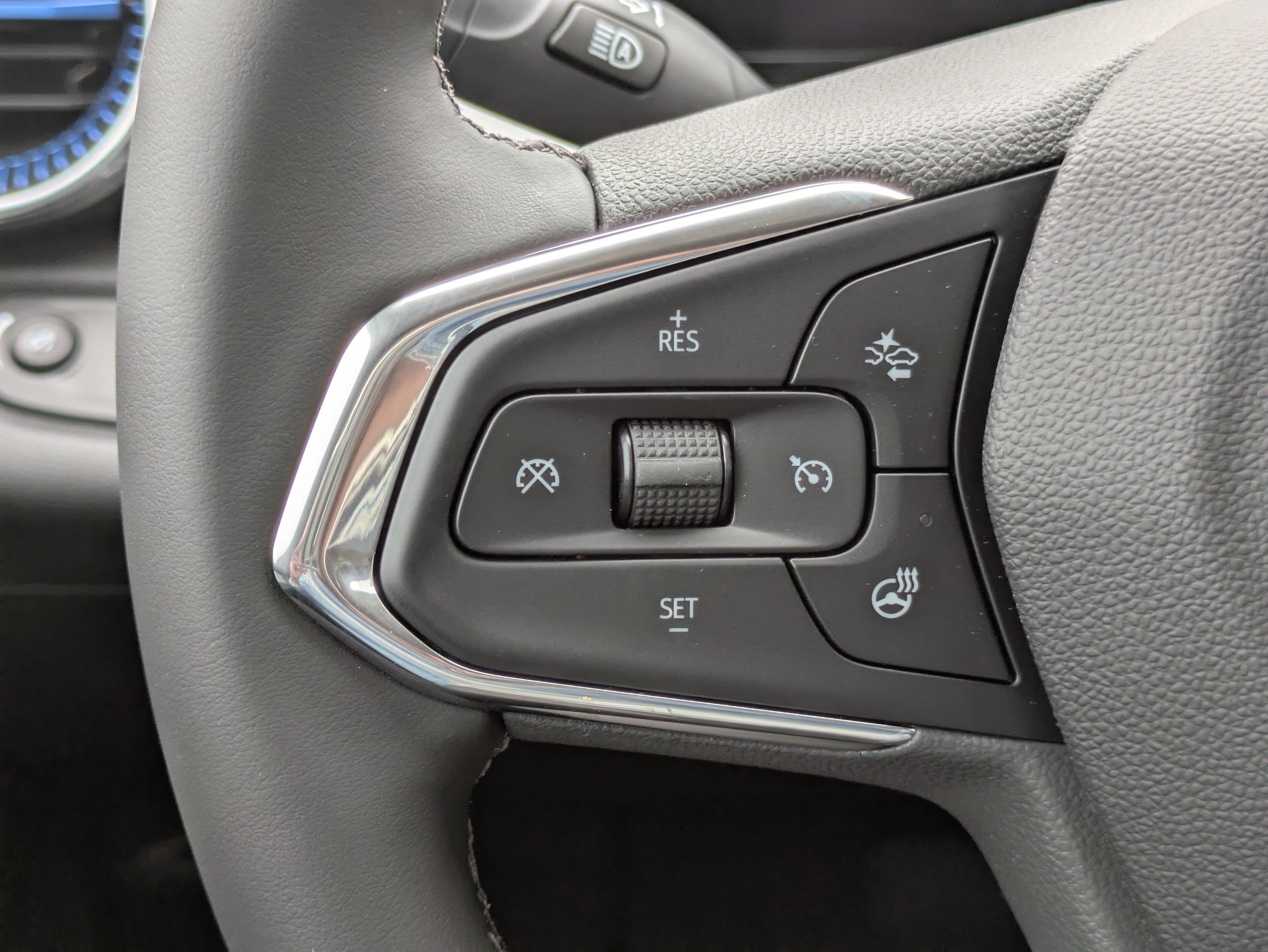 New 2026 Chevrolet Trax LT w/ Sunroof Package FWD image 16