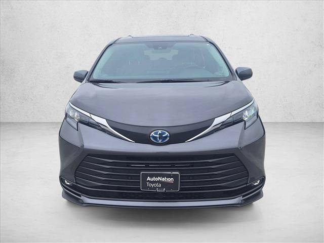 Certified 2025 Toyota Sienna XLE w/ XLE Plus Package FWD image 2
