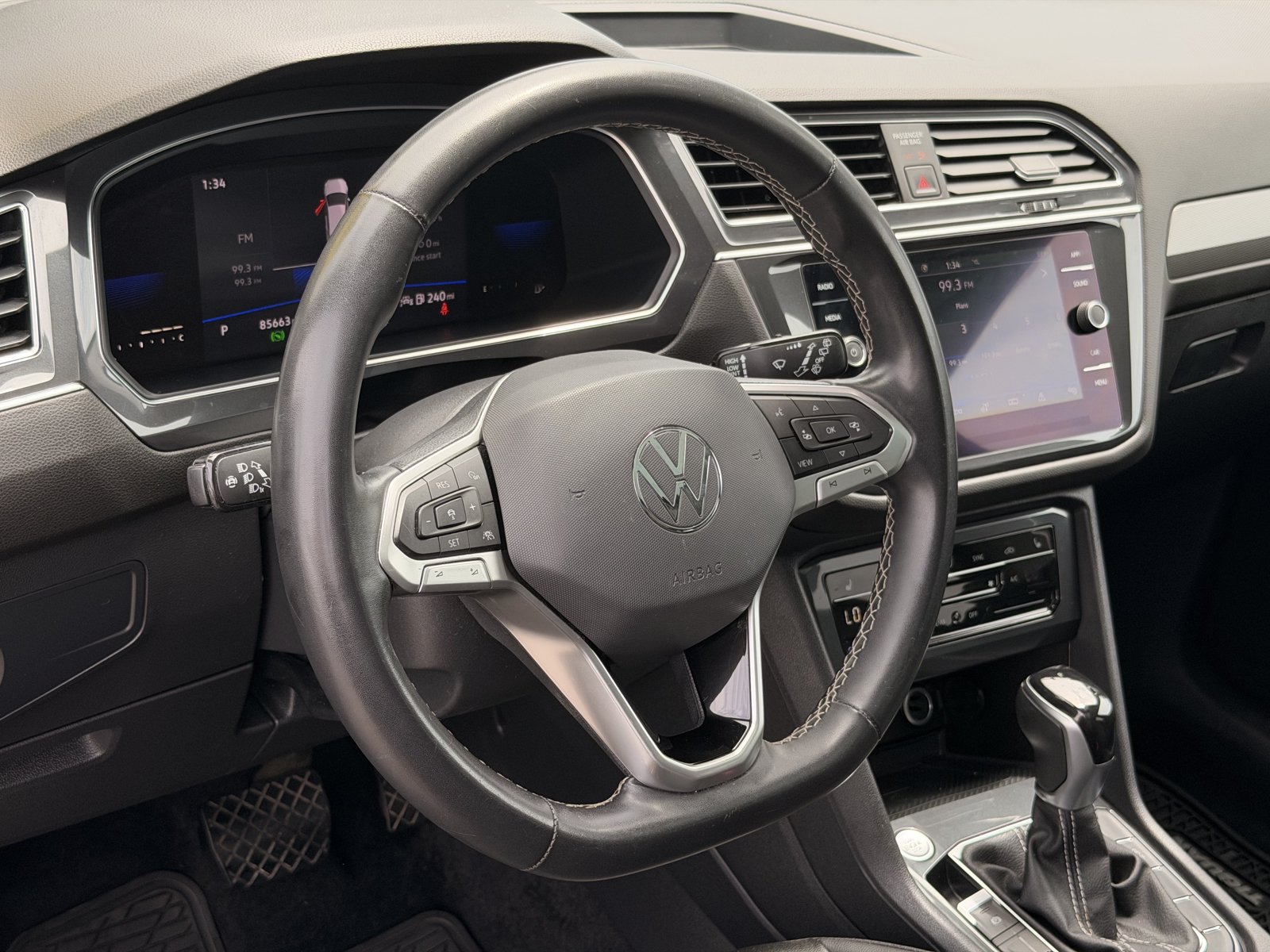 Used 2022 Volkswagen Tiguan SE FWD image 17
