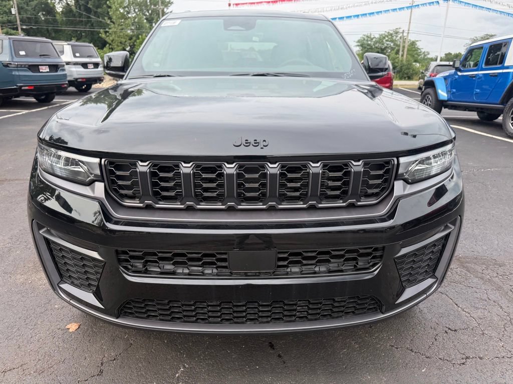 New 2026 Jeep Grand Cherokee Limited w/ Limited Altitude Package AWD/4WD image 9