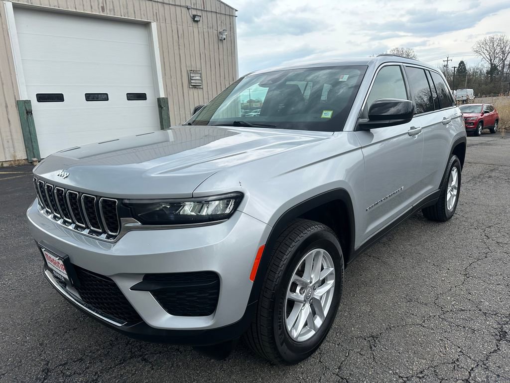 Used 2024 Jeep Grand Cherokee Laredo X AWD/4WD image 10