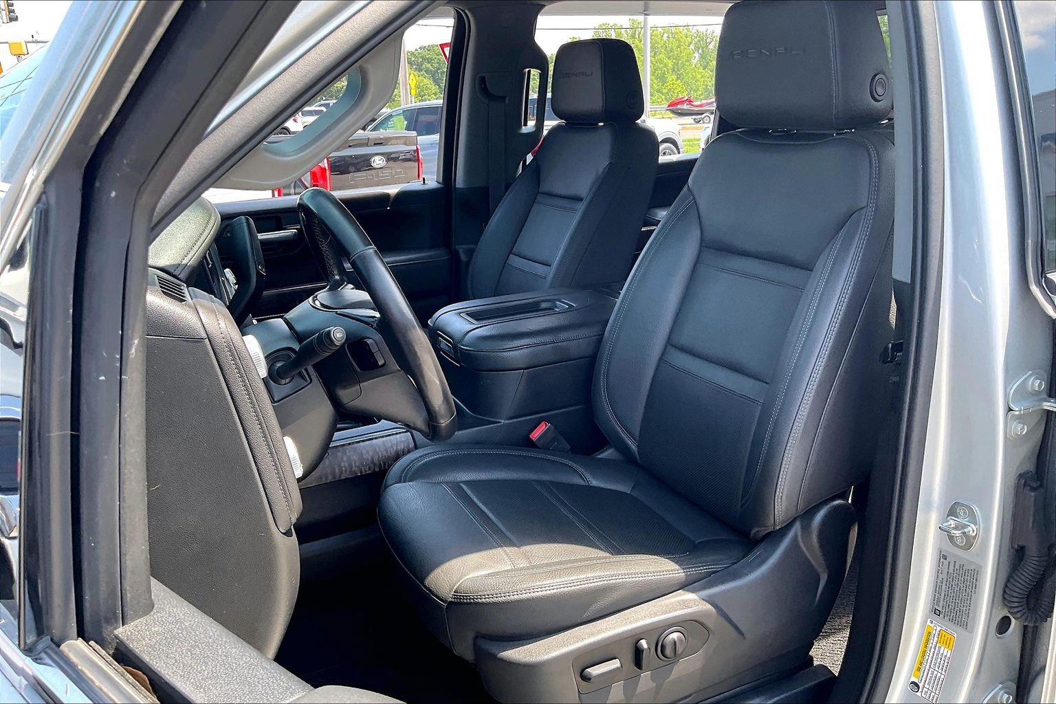 Used 2021 GMC Sierra 3500 Denali w/ Denali Ultimate Package AWD/4WD image 24