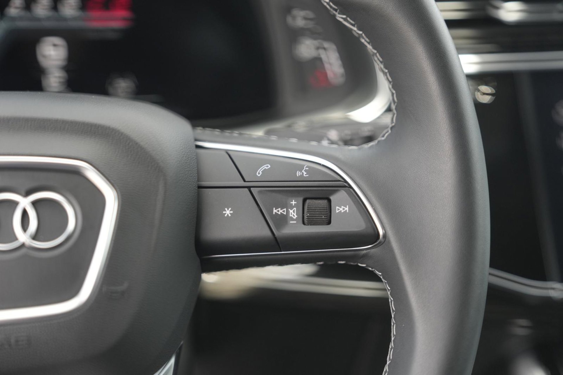 Certified 2025 Audi Q8 Prestige w/ Prestige Package image 14