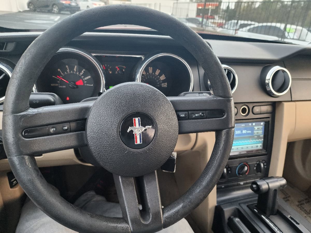 Used 2005 Ford Mustang Deluxe image 18