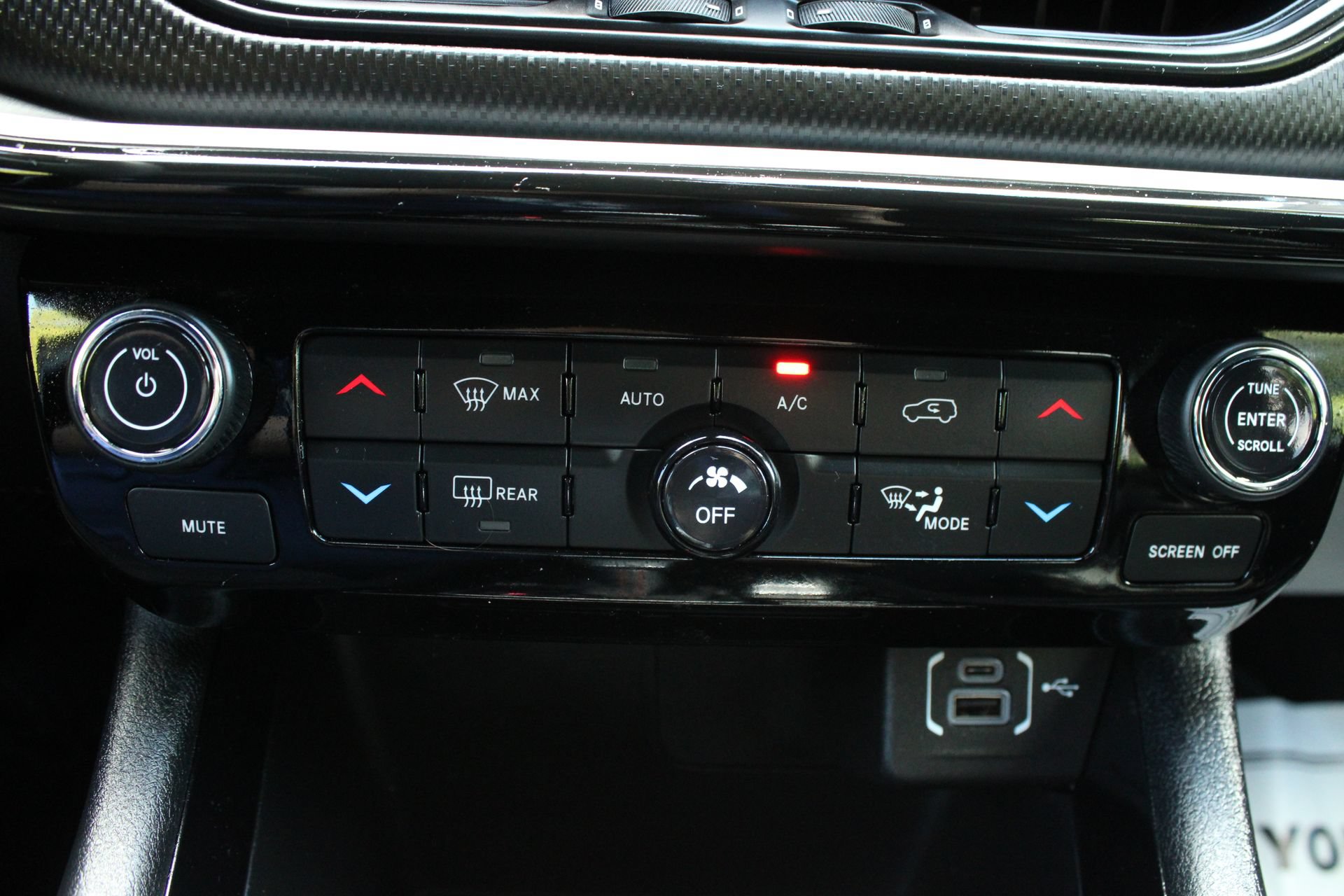 Used 2025 Jeep Compass Trailhawk w/ Trailhawk Convenience Group AWD/4WD image 41