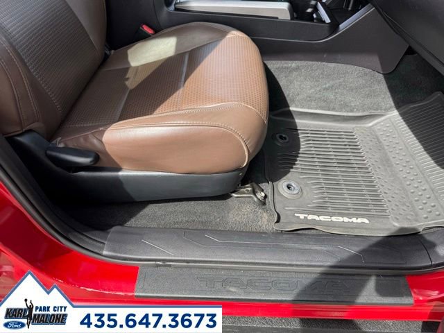 Used 2016 Toyota Tacoma Limited image 39