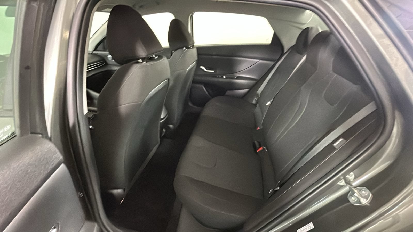 Certified 2024 Hyundai Elantra SE FWD image 30