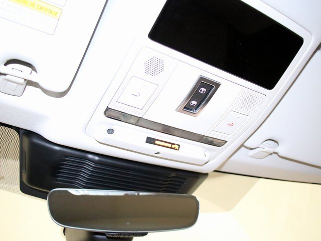 Used 2023 Land Rover Discovery Sport SE image 23