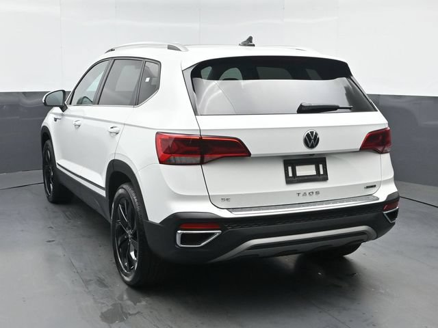 Used 2022 Volkswagen Taos SE w/ Panoramic Sunroof Package AWD/4WD image 3
