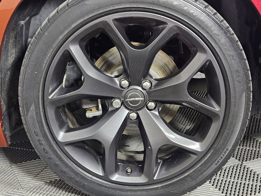 Used 2020 Chrysler 300 Touring w/ Sport Appearance Package RWD image 5