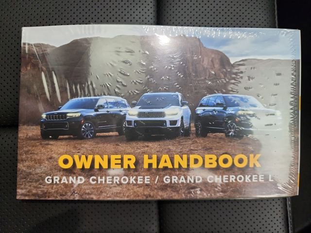 New 2025 Jeep Grand Cherokee Limited w/ Luxury Tech Group II image 36