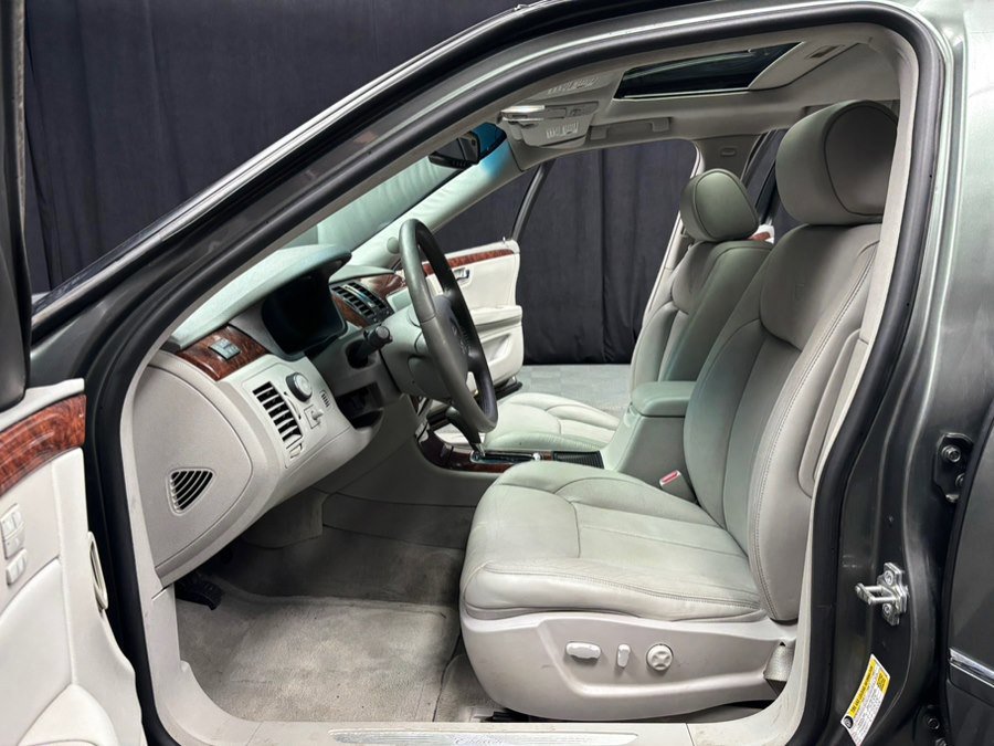Used 2007 Cadillac DTS Luxury I w/ Sun And Sound Package image 30