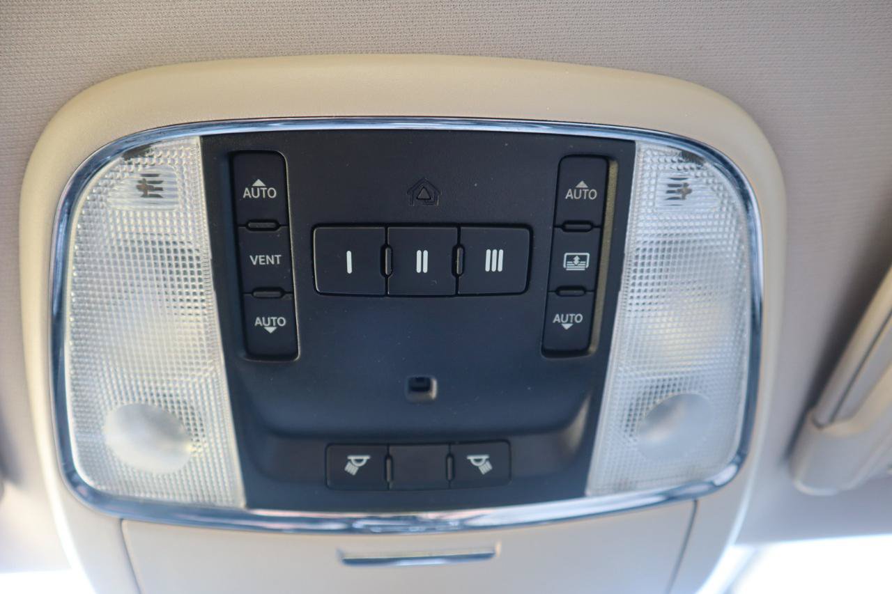 Used 2015 Chrysler 300 C w/ Light Group RWD image 85