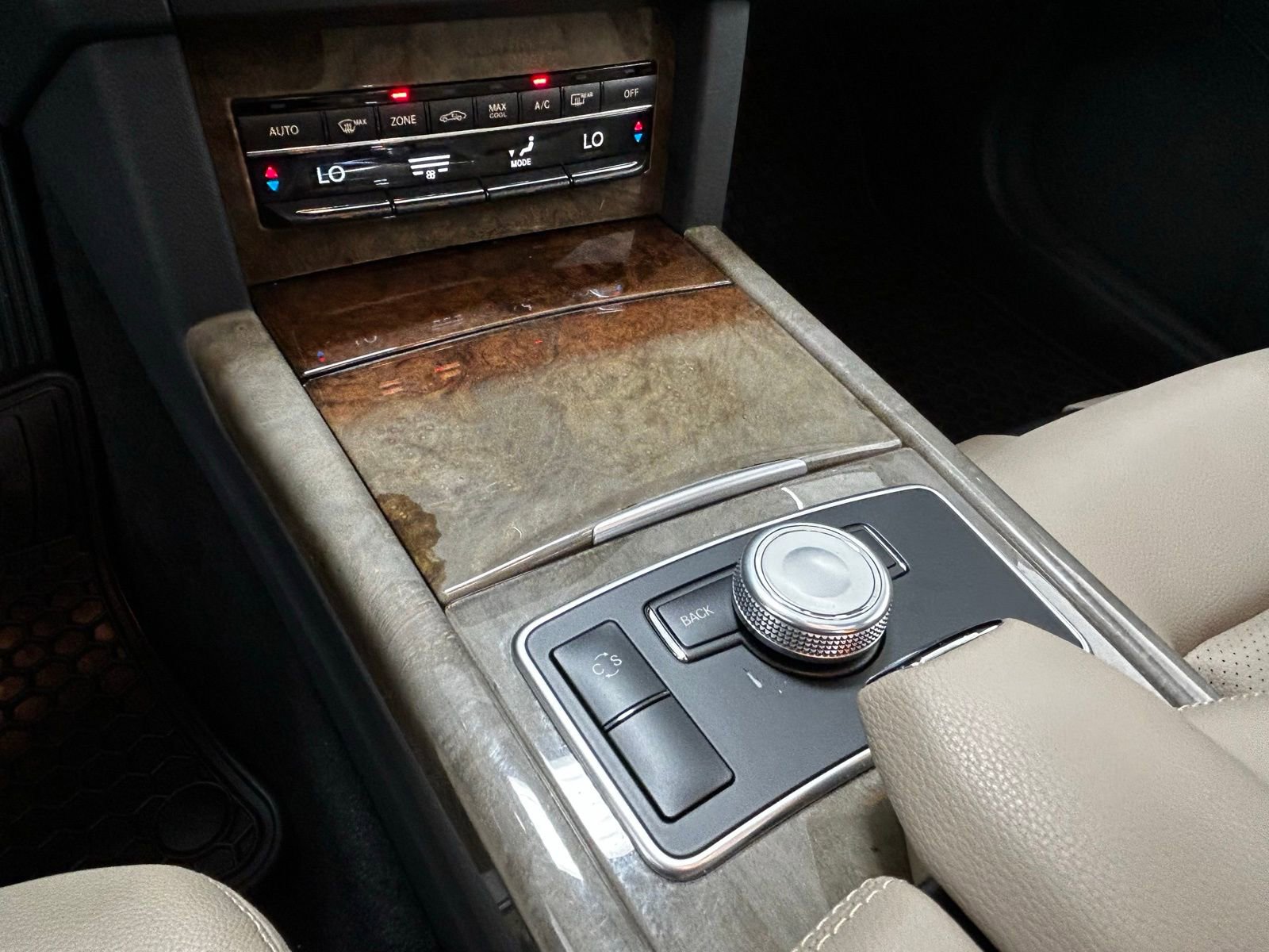 Used 2010 Mercedes-Benz E 350 4MATIC Sedan image 25