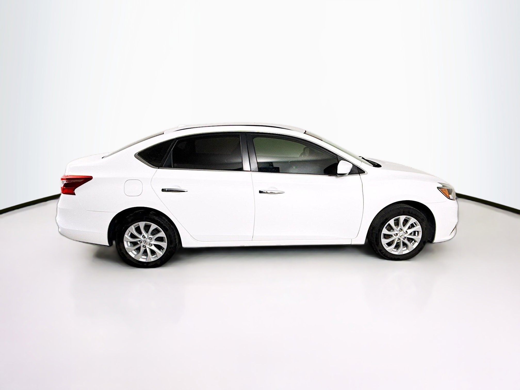 Used 2019 Nissan Sentra SV FWD image 2