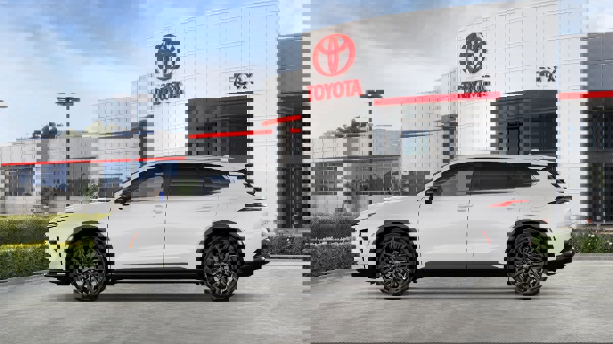 New 2026 Toyota Crown Signia image 4