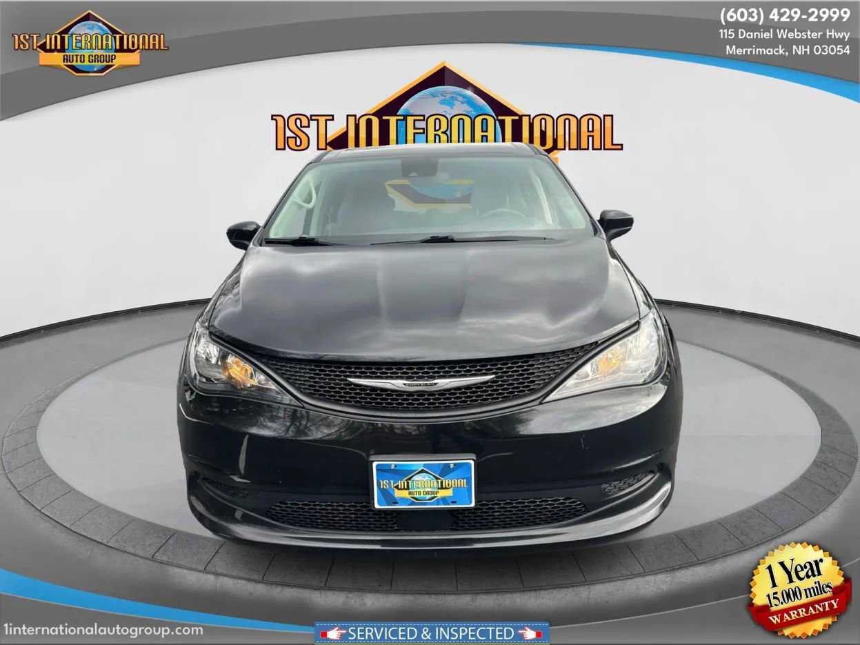 Used 2022 Chrysler Voyager LX image 3