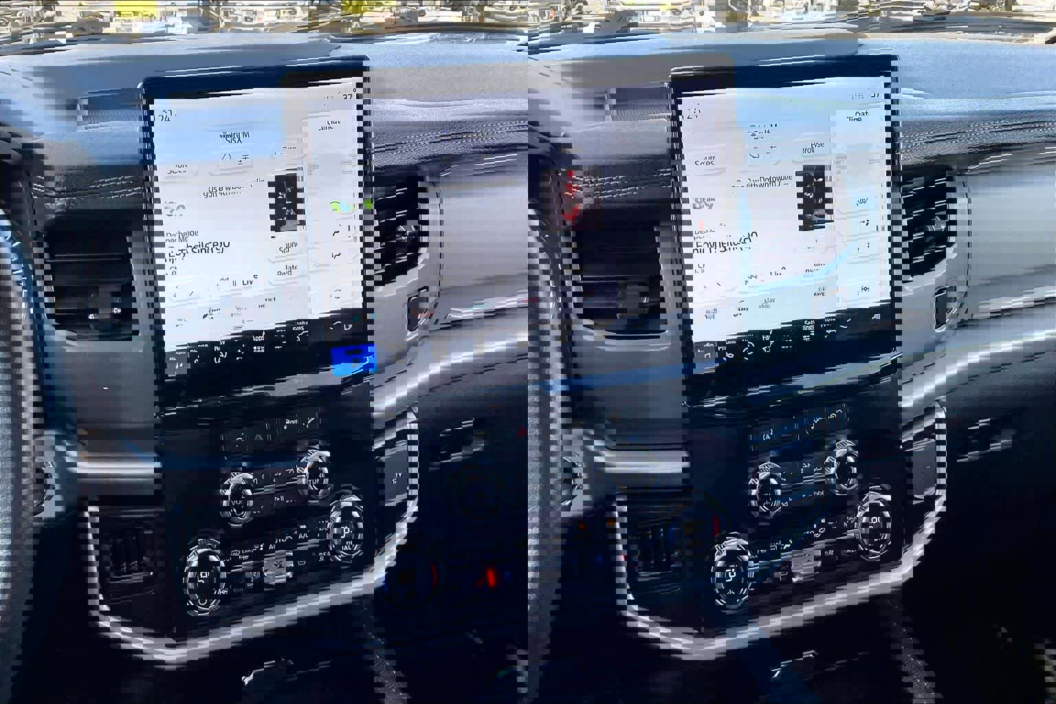 Used 2024 Ford Expedition Max XLT image 6