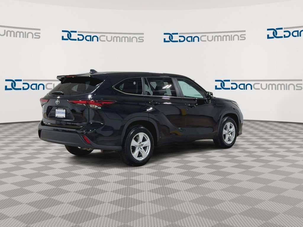 Used 2024 Toyota Highlander LE image 8