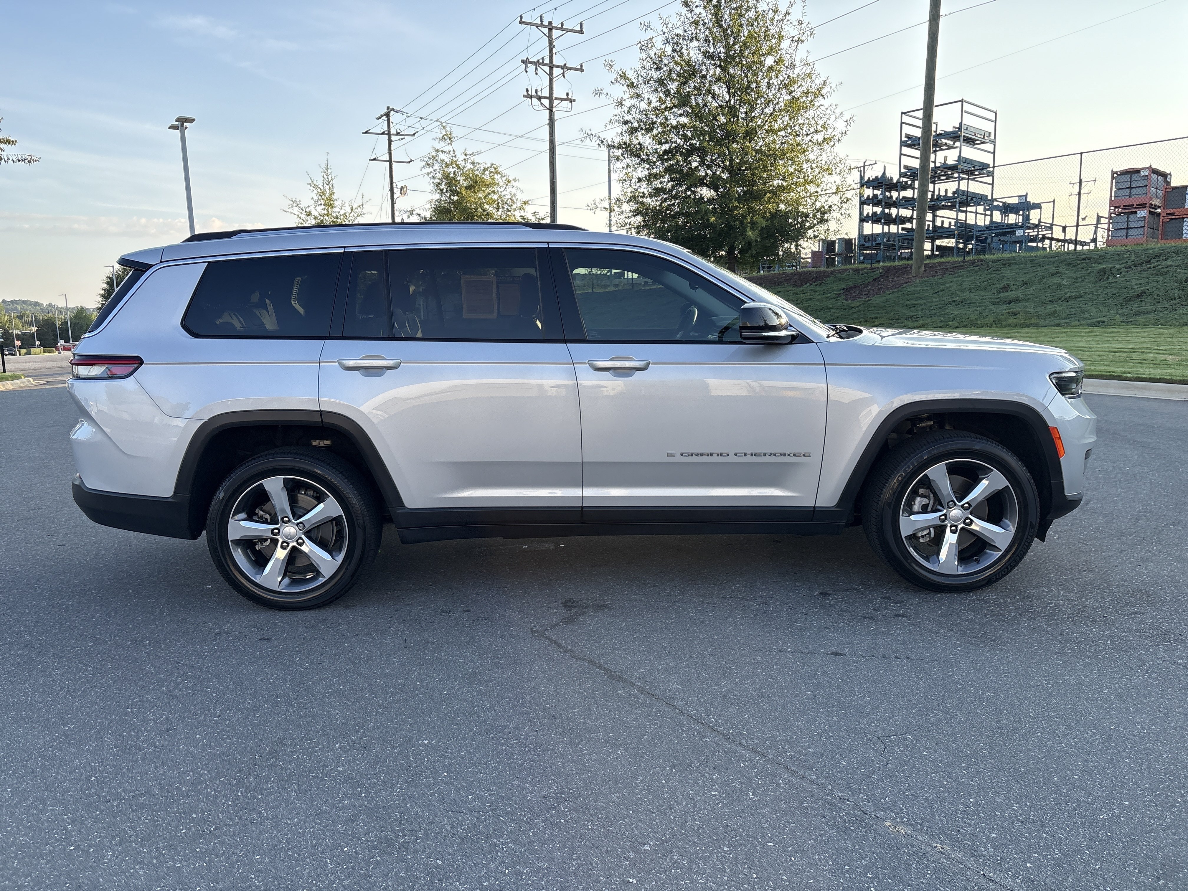 Used 2021 Jeep Grand Cherokee L Limited AWD/4WD image 10