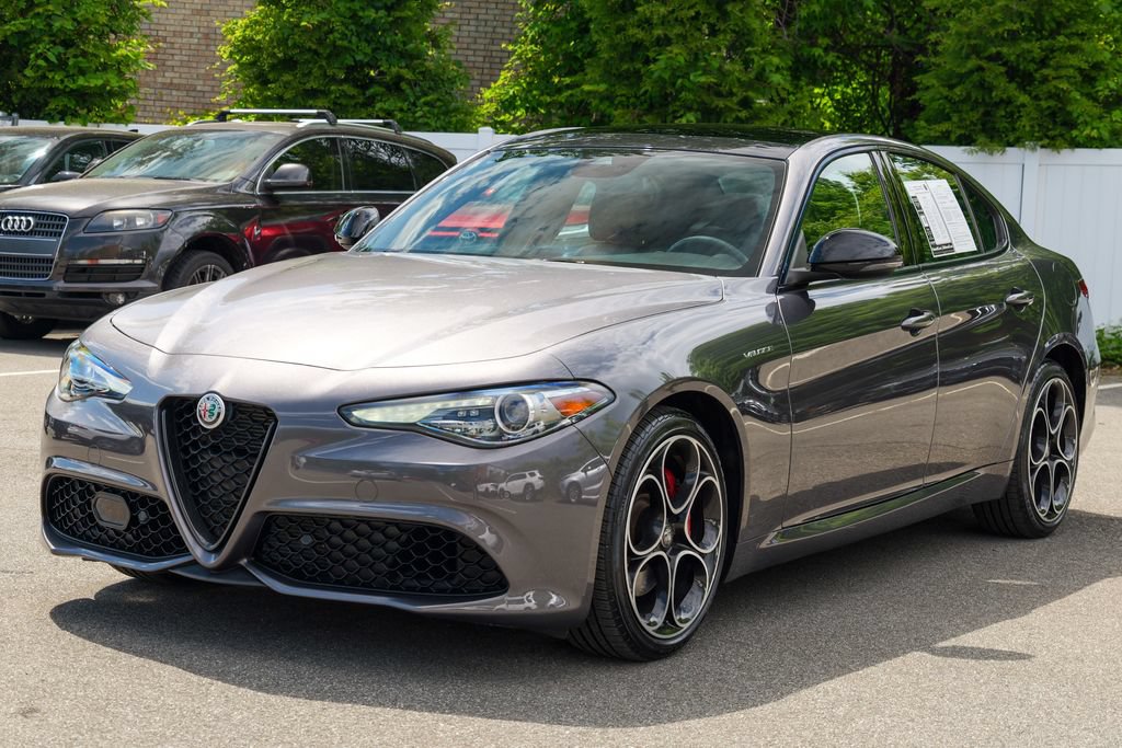 Used 2023 Alfa Romeo Giulia Veloce AWD/4WD image 3