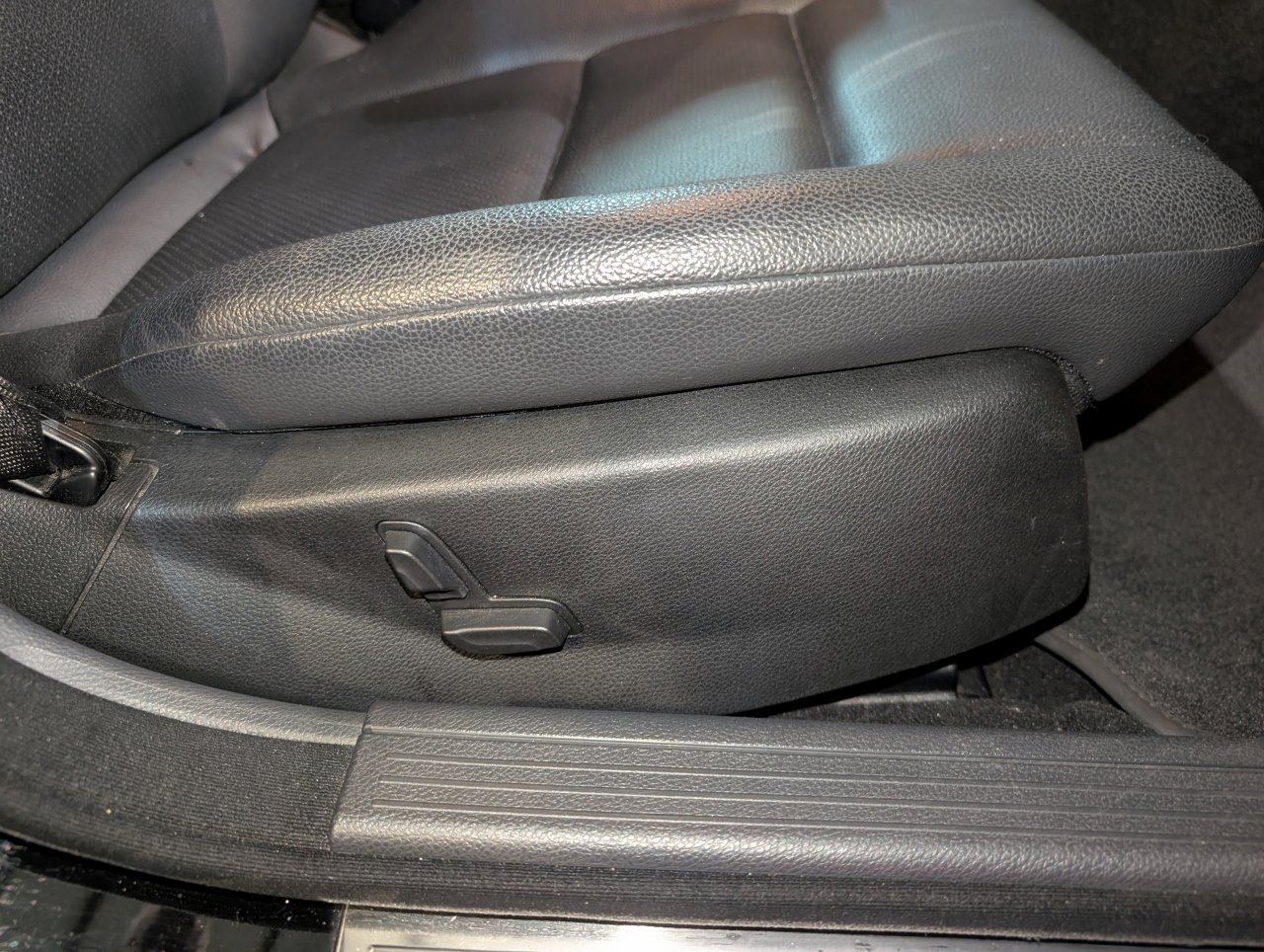 Used 2013 Mercedes-Benz C 300 4MATIC Sedan image 31