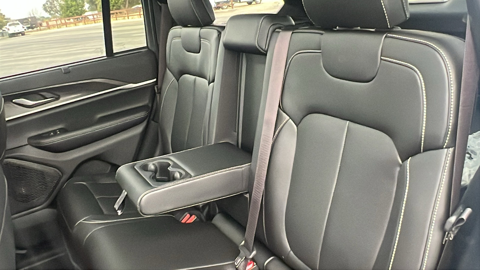 New 2025 Jeep Grand Cherokee Limited w/ Luxury Tech Group II AWD/4WD image 18