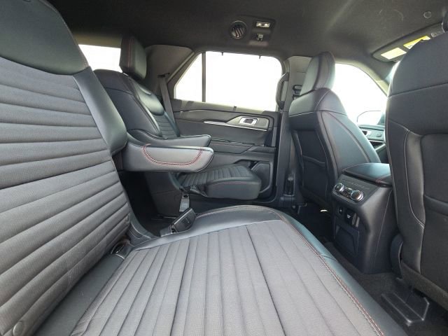 Used 2025 Ford Explorer ST-Line w/ Premium Package RWD image 16