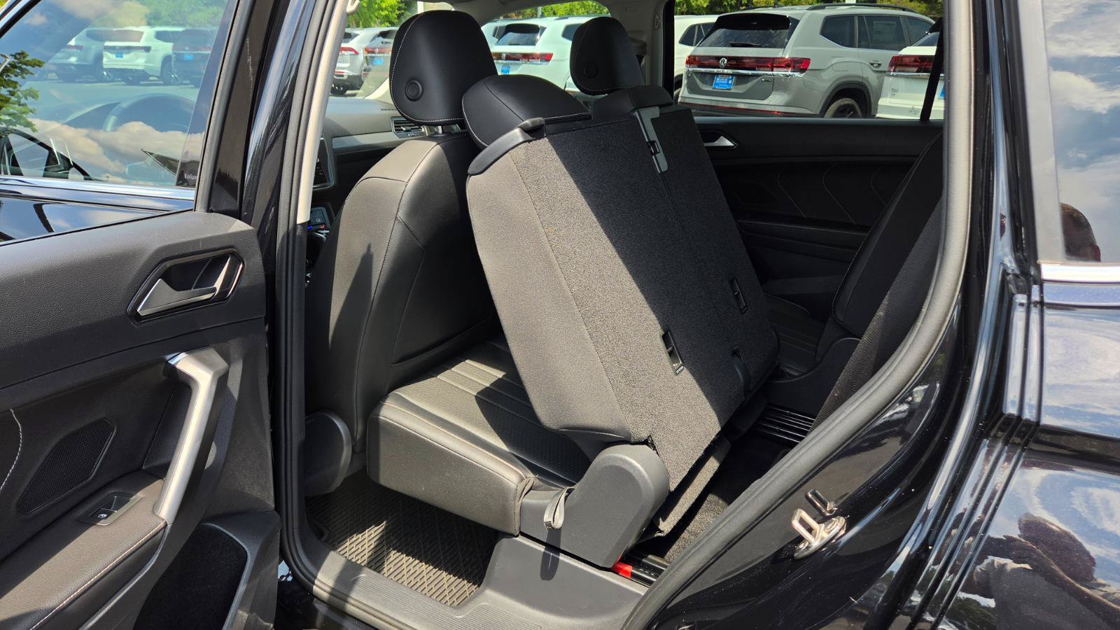 Certified 2023 Volkswagen Tiguan SE w/ Panoramic Sunroof Package FWD image 46