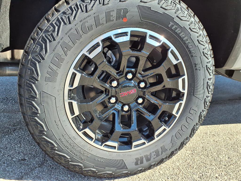 New 2026 GMC Canyon AT4 image 25