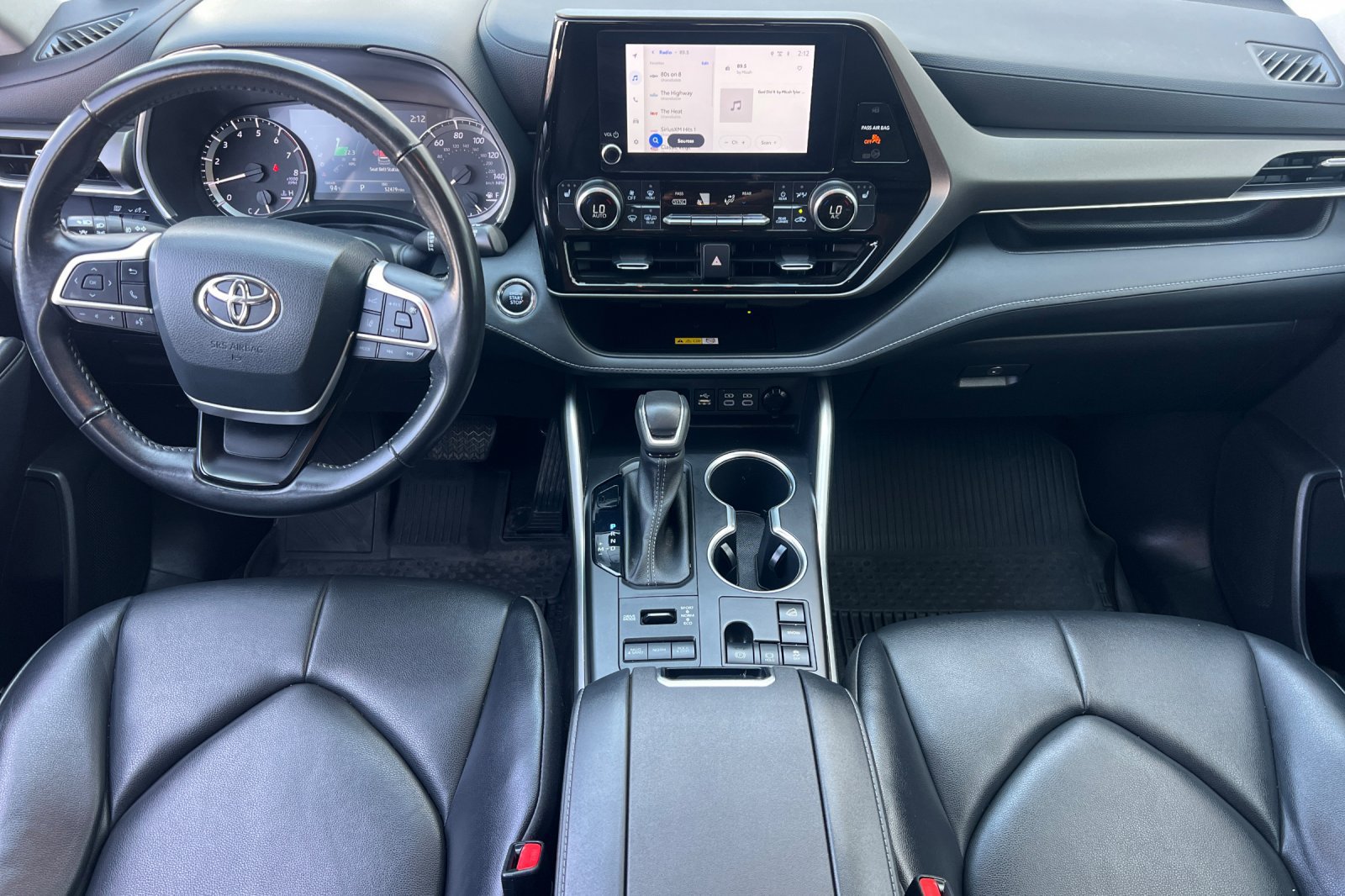 Used 2023 Toyota Highlander XLE AWD/4WD image 10