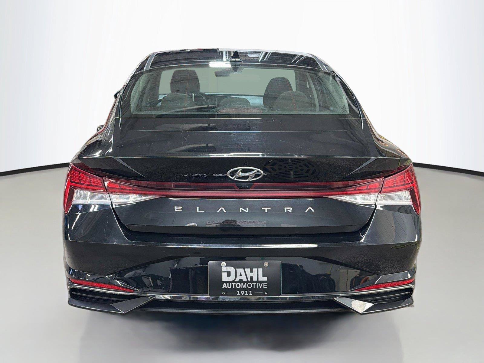 Used 2021 Hyundai Elantra SEL w/ Convenience + Premium Package FWD image 11