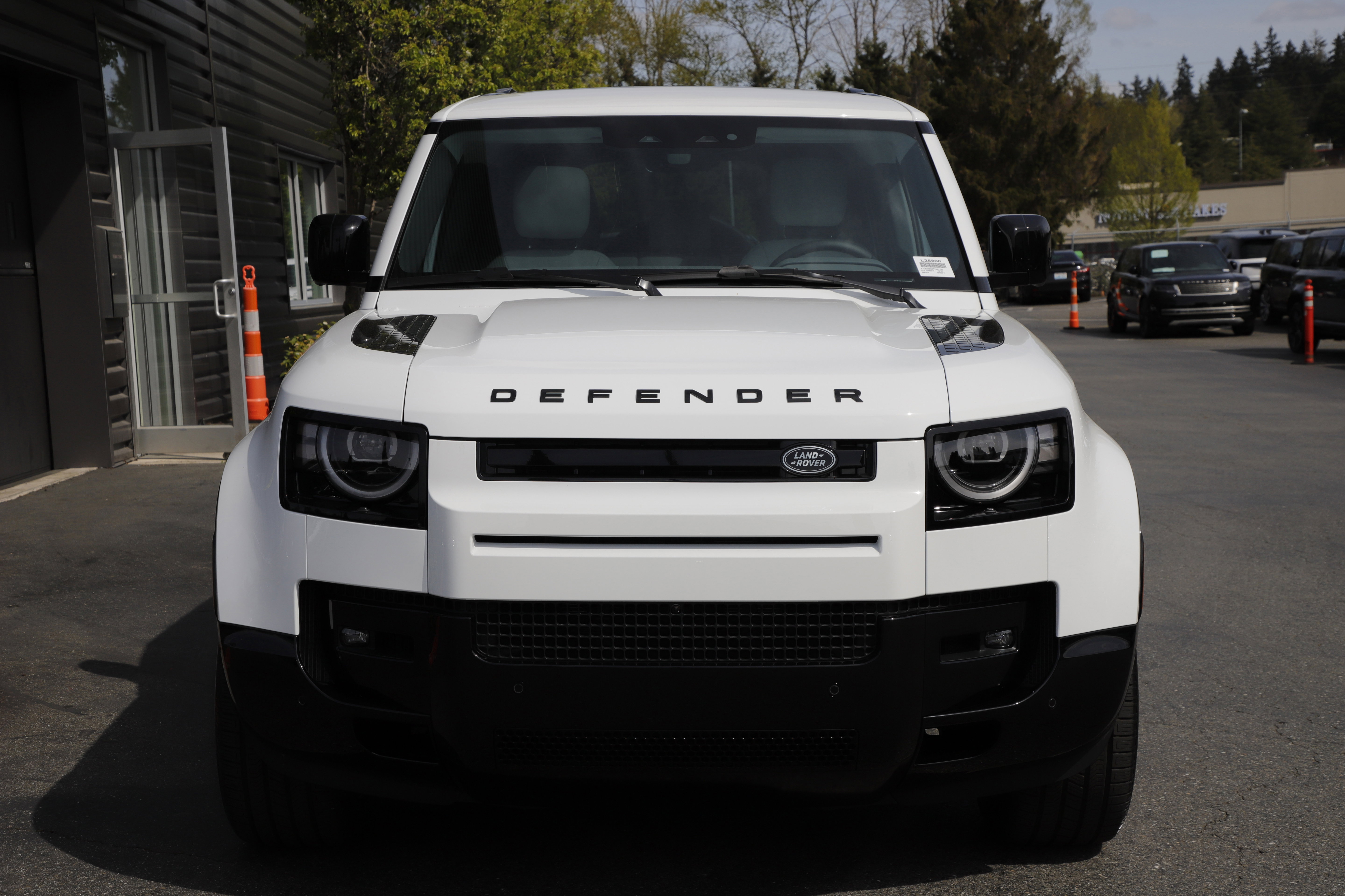 New 2026 Land Rover Defender 110 X-Dynamic SE image 4