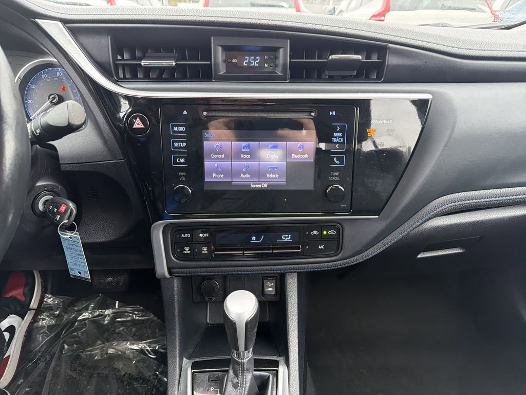 Used 2017 Toyota Corolla SE image 26