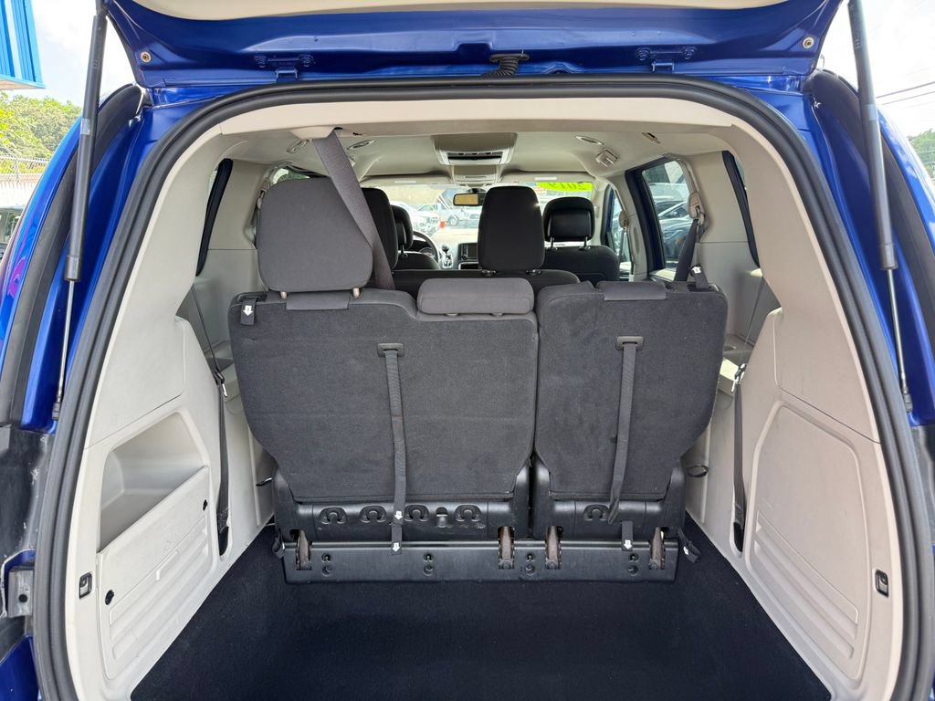 Used 2019 Dodge Grand Caravan SE FWD image 12
