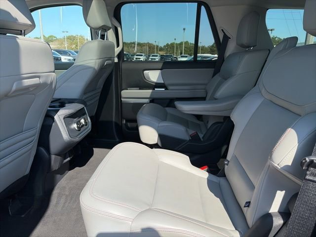 Used 2025 Ford Expedition Active image 20