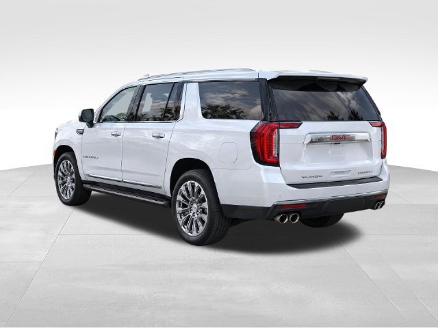 Used 2023 GMC Yukon XL Denali w/ Denali Reserve Package AWD/4WD image 3