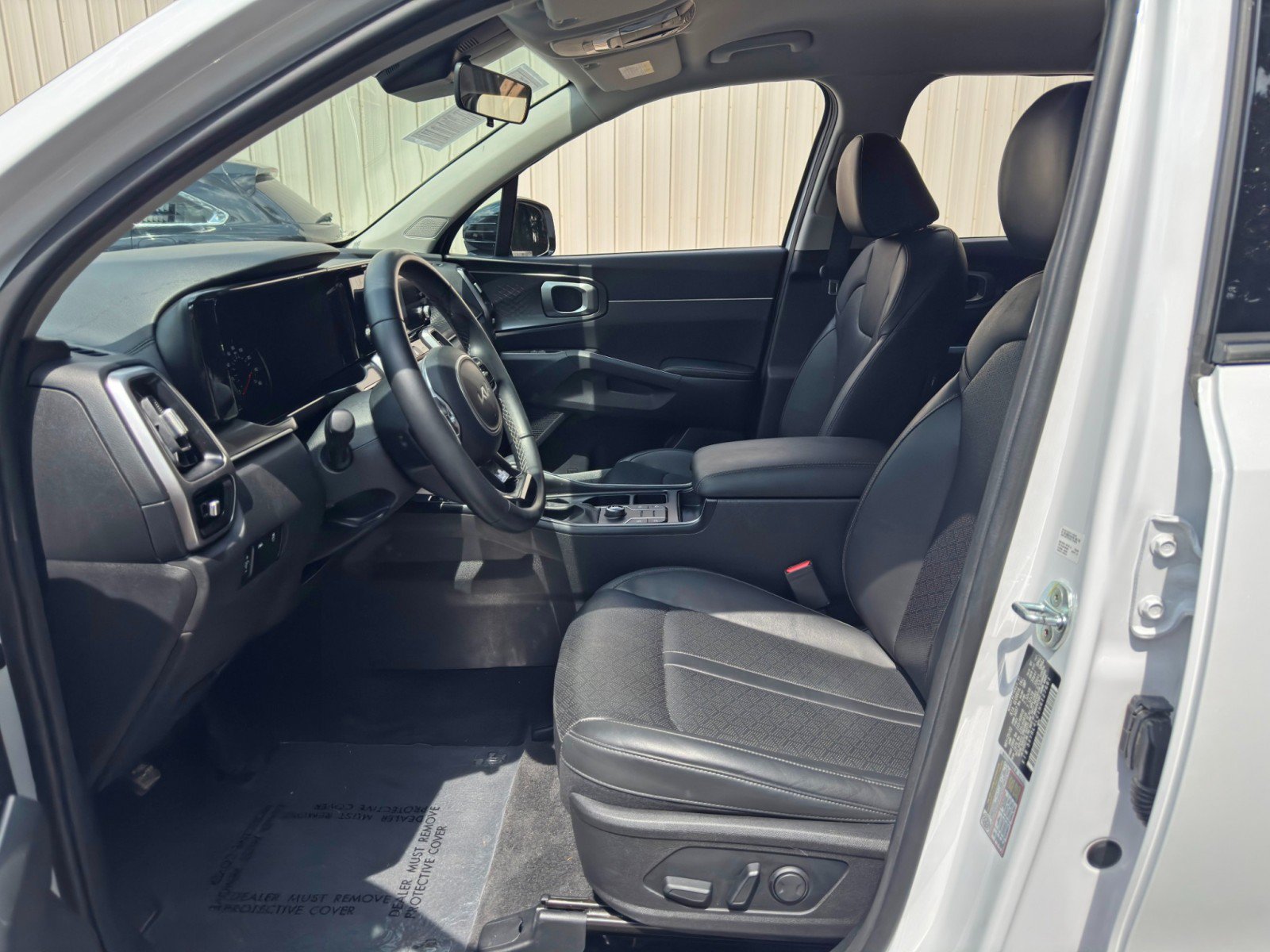 Used 2022 Kia Sorento S FWD image 15