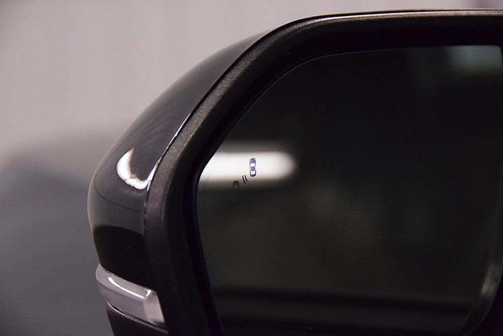 Used 2023 Ford Explorer King Ranch w/ Technology Package image 14