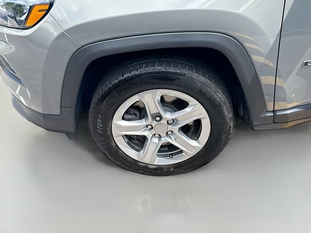 Used 2023 Jeep Compass Latitude w/ Convenience Group AWD/4WD image 29