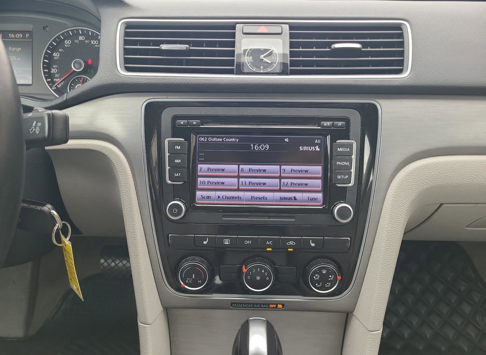 Used 2014 Volkswagen Passat 2.5 SE FWD image 14