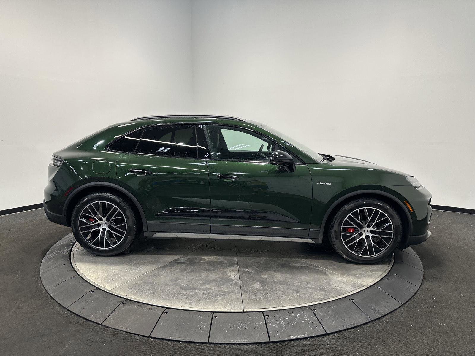 New 2025 Porsche Macan 4S Electric AWD/4WD image 8