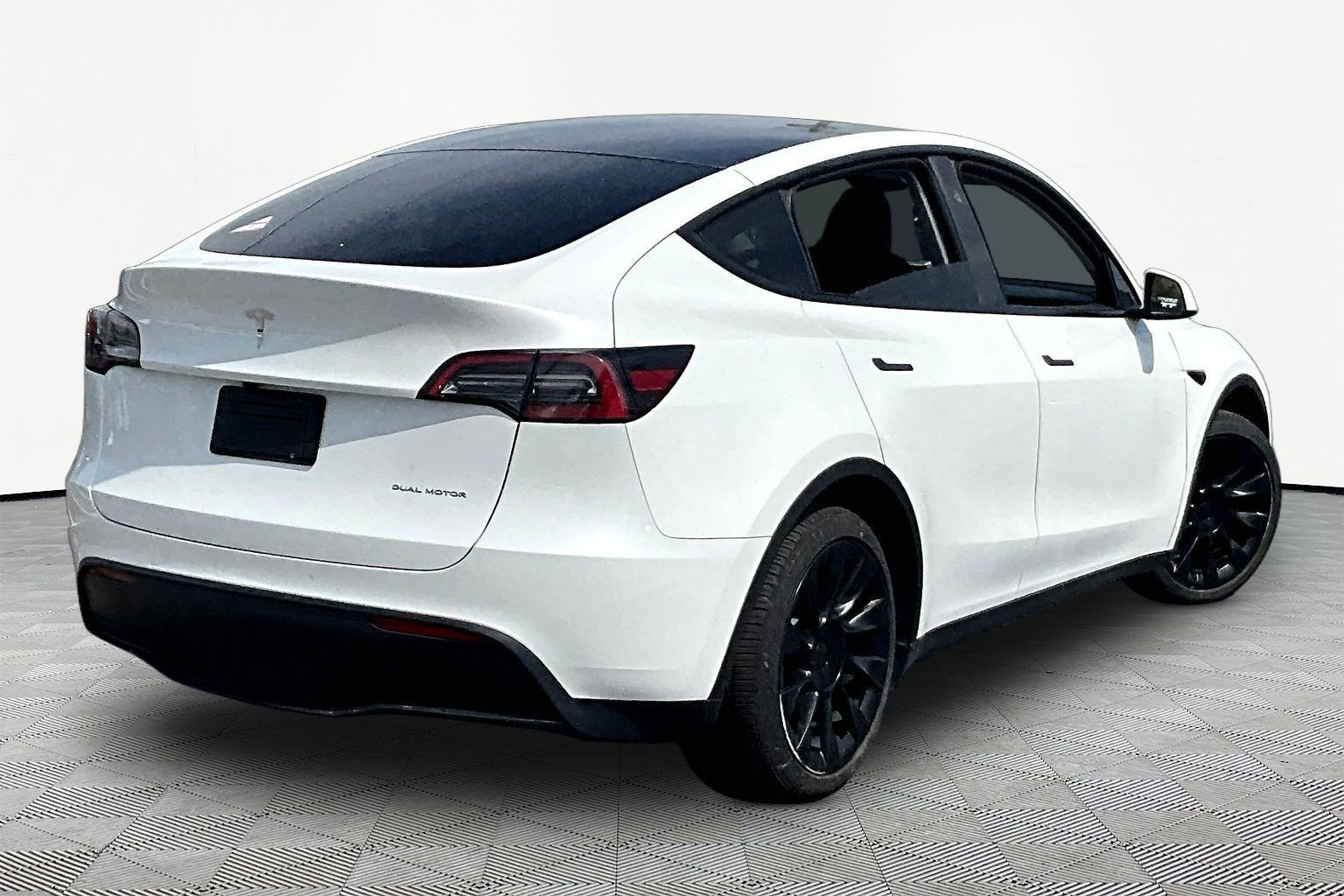 Used 2023 Tesla Model Y Long Range image 6
