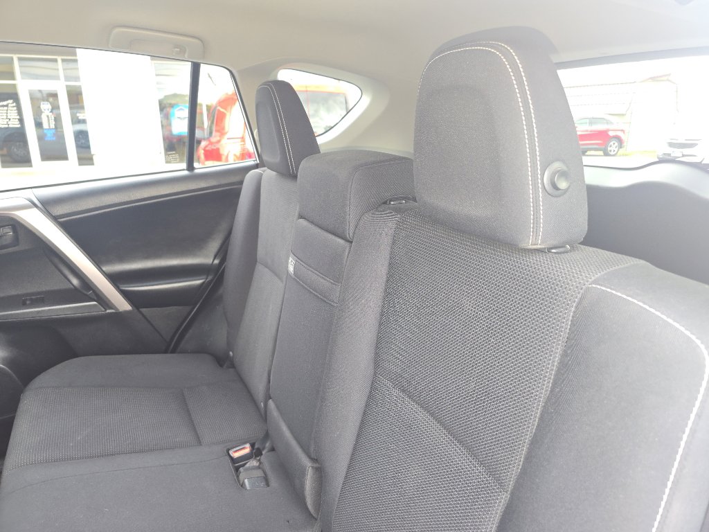 Used 2018 Toyota RAV4 LE image 23