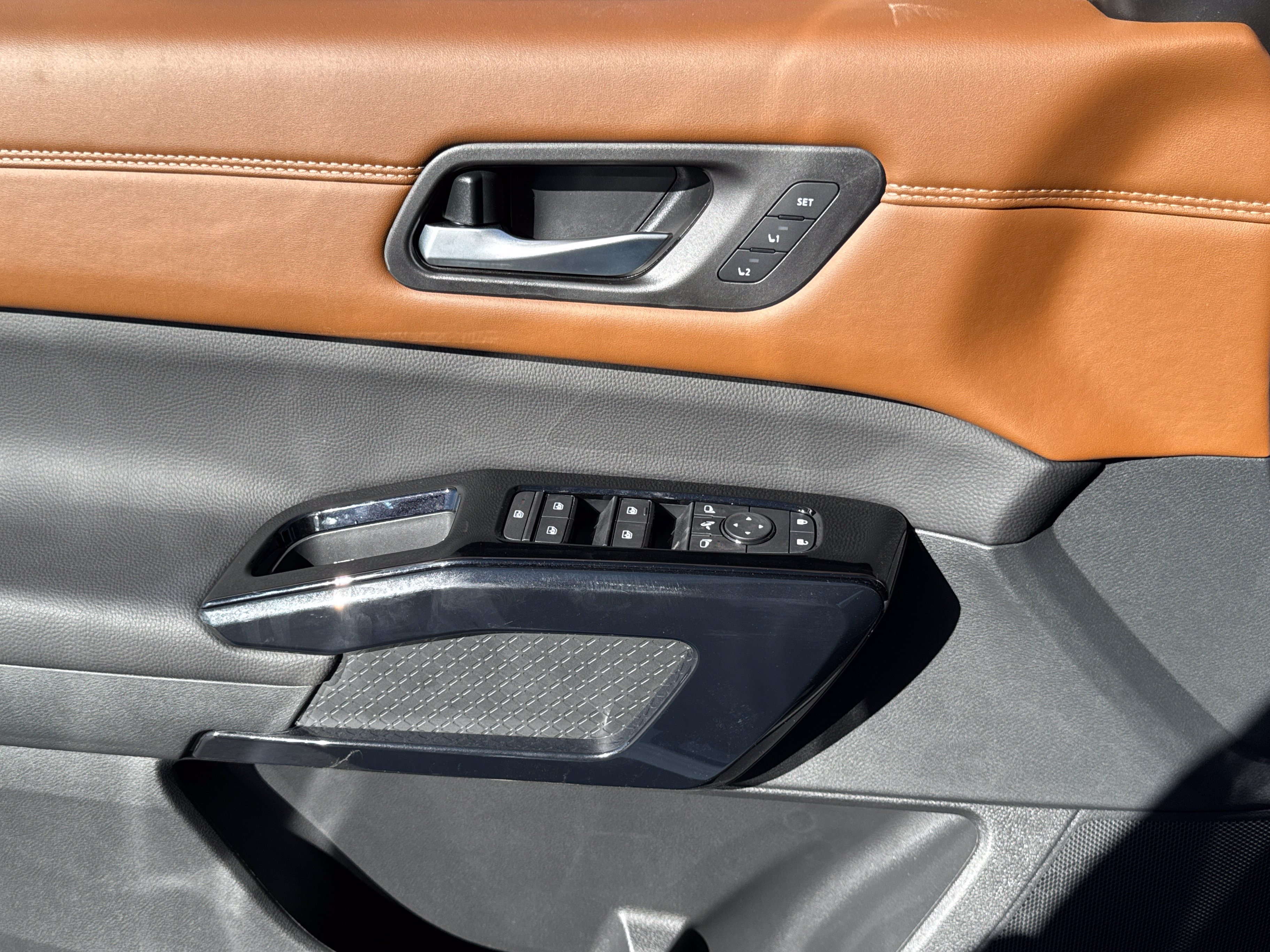 New 2026 Nissan Pathfinder Platinum AWD/4WD image 9