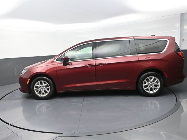 Used 2022 Chrysler Voyager LX FWD image 18