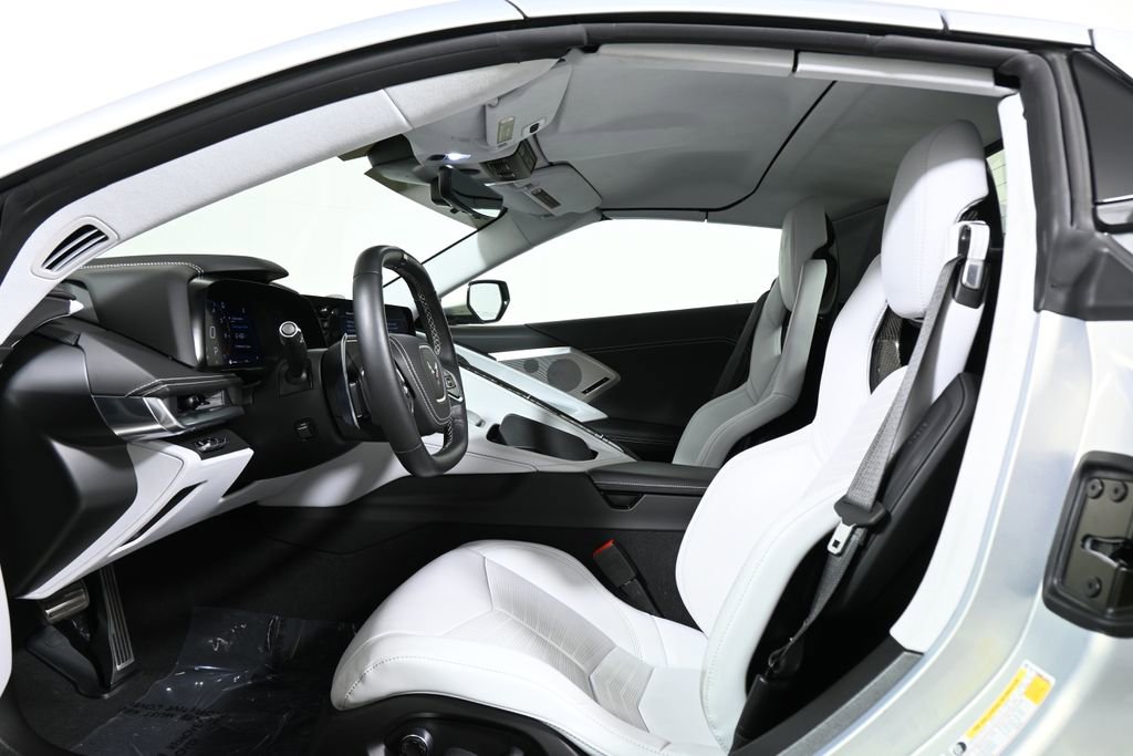 Used 2021 Chevrolet Corvette Stingray Premium Conv w/ Z51 Performance Package RWD image 3