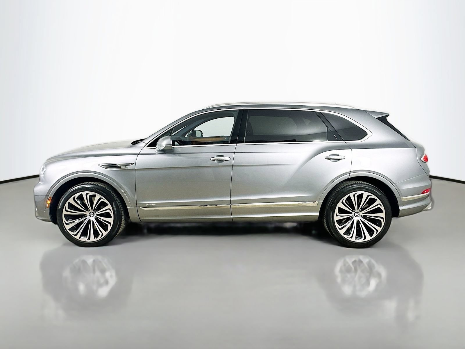 Used 2023 Bentley Bentayga Extended Wheelbase AWD/4WD image 11