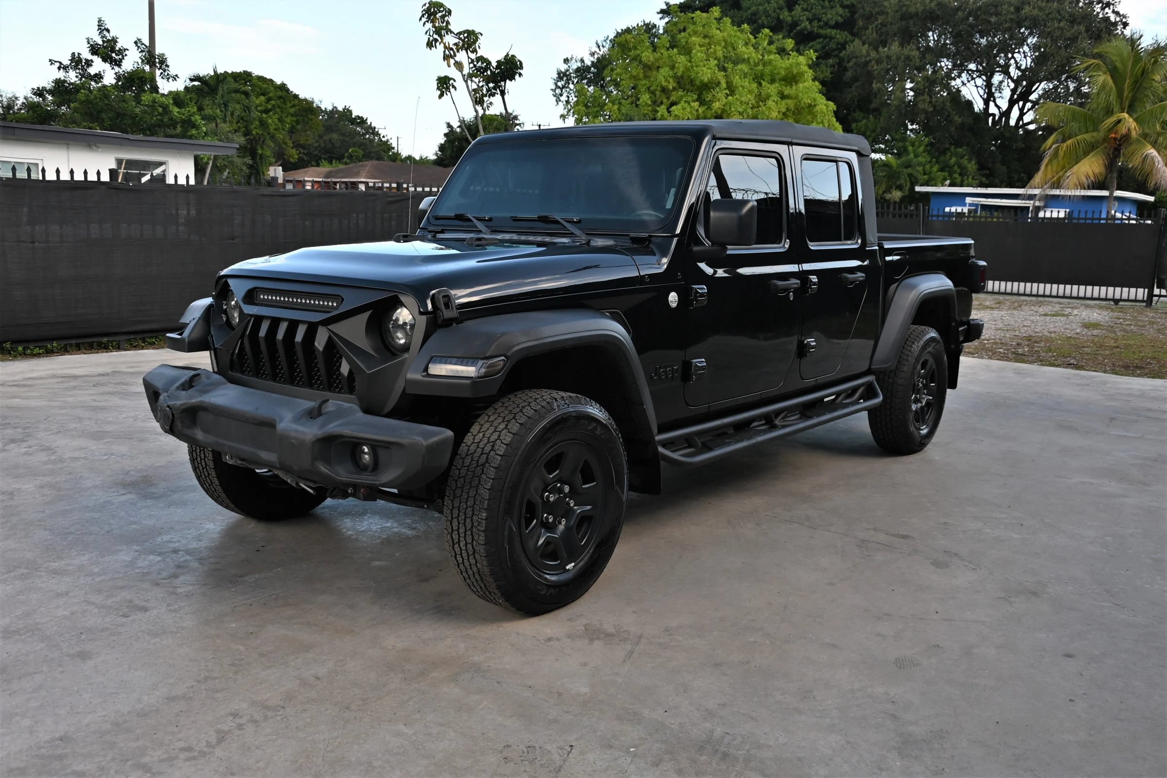 Used 2021 Jeep Gladiator Sport AWD/4WD image 2